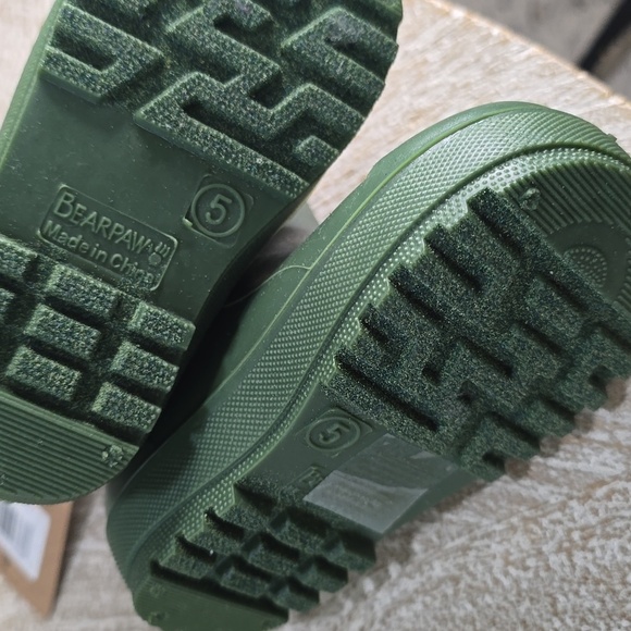 Bearpaws Green Chelsea Rain Boots with Faux-Fur Lining - Picture 10 of 13